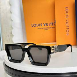 Picture of Louis Vuitton Sunglasses _SKUfw76721203fw